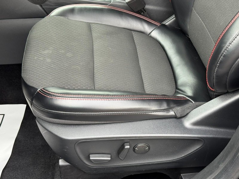 Ford Escape Vehicle Full-screen Gallery Image 23