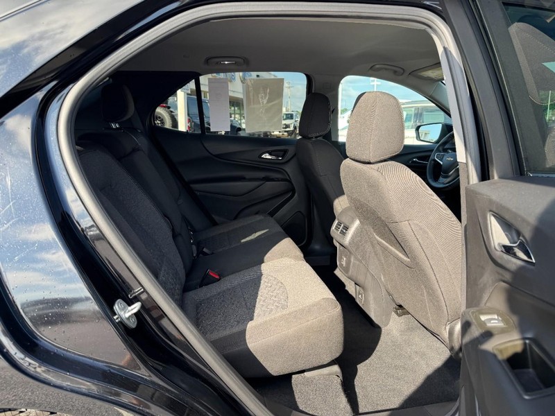 Chevrolet Equinox Vehicle Full-screen Gallery Image 10