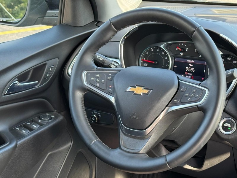 Chevrolet Equinox Vehicle Full-screen Gallery Image 12