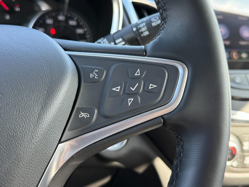 Chevrolet Equinox Vehicle Full-screen Gallery Image 17