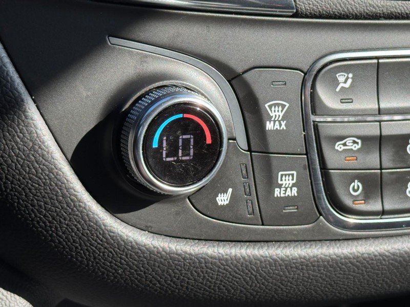 Chevrolet Equinox Vehicle Full-screen Gallery Image 19