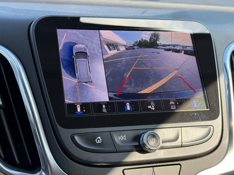 Chevrolet Equinox Vehicle Full-screen Gallery Image 20