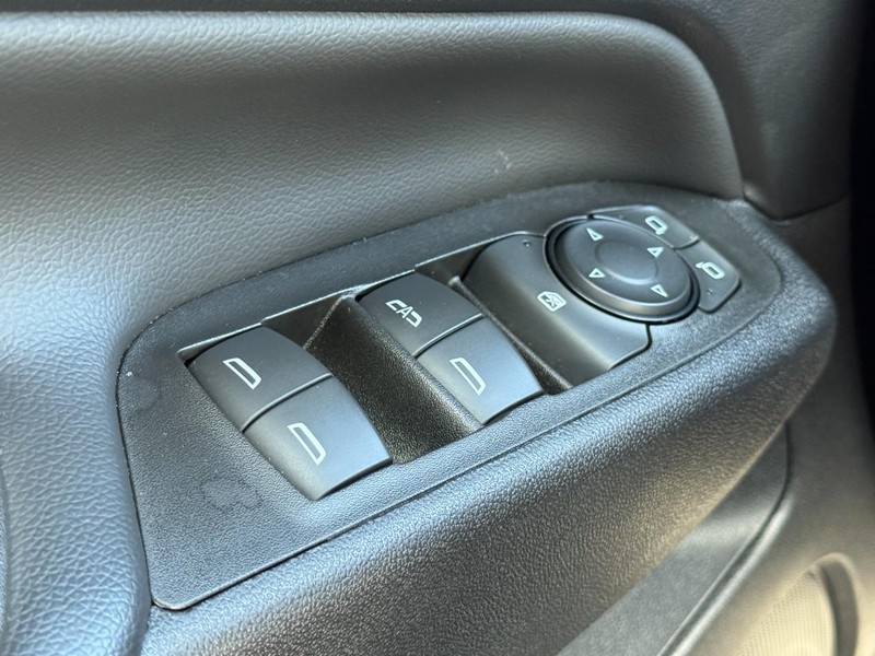 Chevrolet Equinox Vehicle Full-screen Gallery Image 21