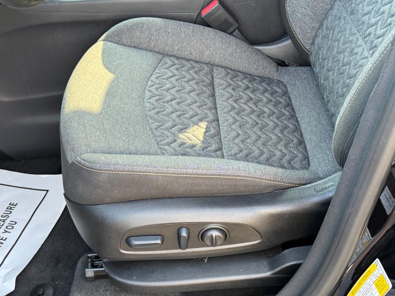 Chevrolet Equinox Vehicle Full-screen Gallery Image 22
