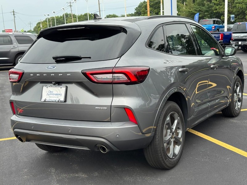 Ford Escape Vehicle Full-screen Gallery Image 03