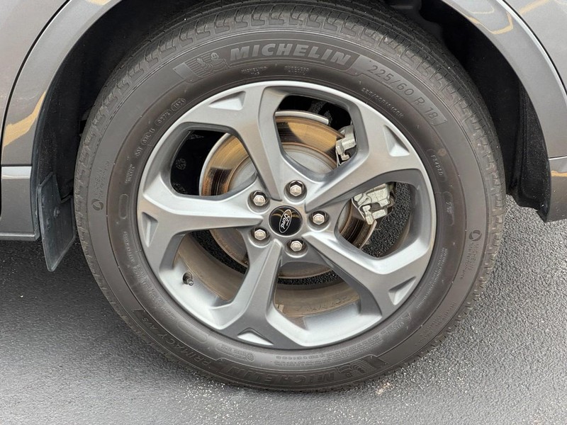 Ford Escape Vehicle Full-screen Gallery Image 07