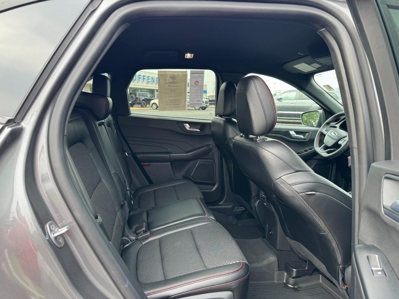 Ford Escape Vehicle Full-screen Gallery Image 10