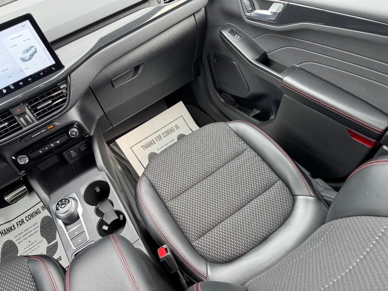 Ford Escape Vehicle Full-screen Gallery Image 15