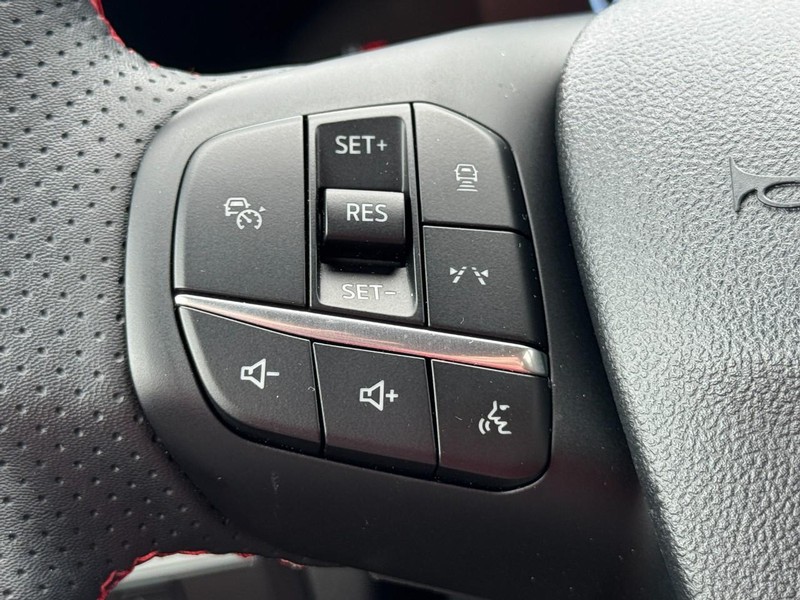 Ford Escape Vehicle Full-screen Gallery Image 16