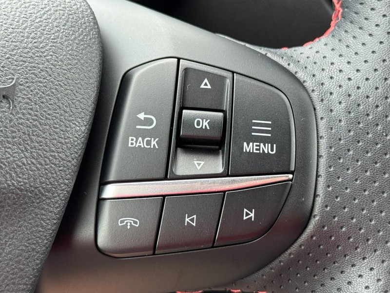 Ford Escape Vehicle Full-screen Gallery Image 17