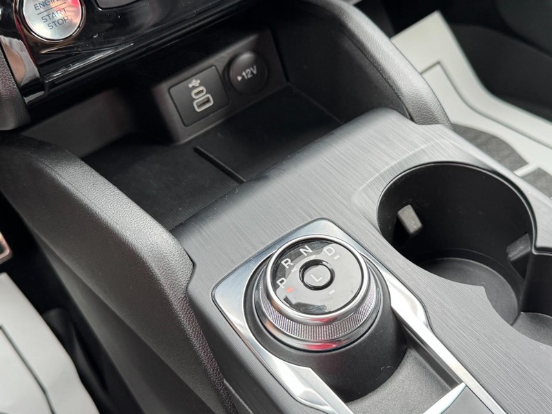 Ford Escape Vehicle Full-screen Gallery Image 19