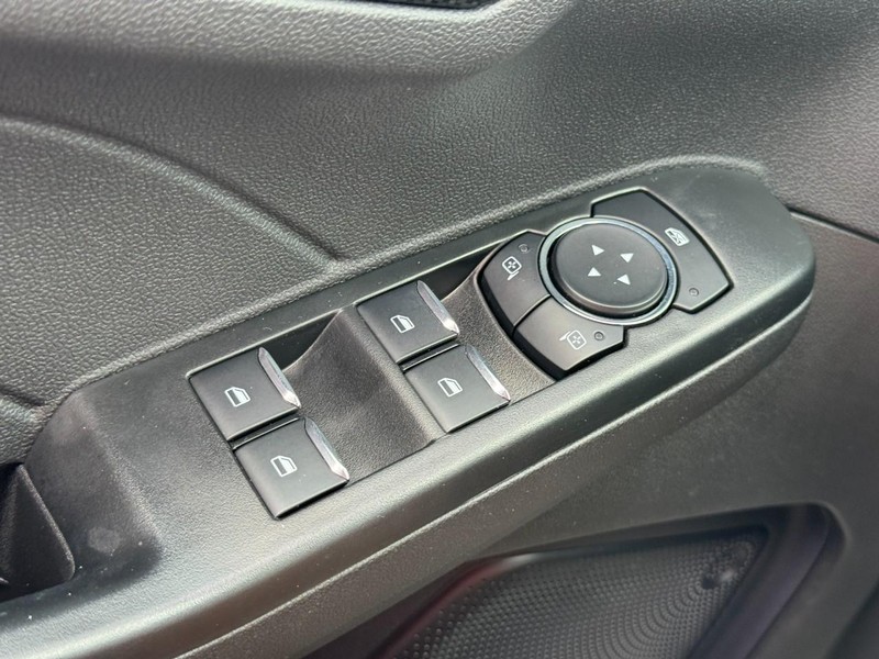 Ford Escape Vehicle Full-screen Gallery Image 22