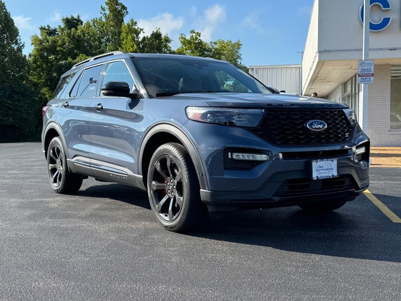Ford Explorer Vehicle Full-screen Gallery Image 02