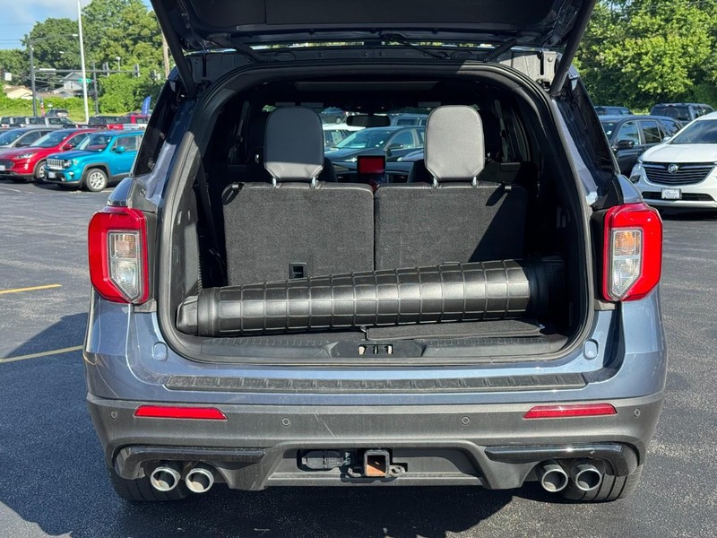 Ford Explorer Vehicle Full-screen Gallery Image 05
