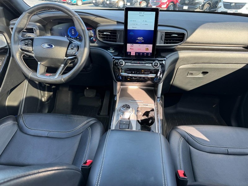 Ford Explorer Vehicle Full-screen Gallery Image 11