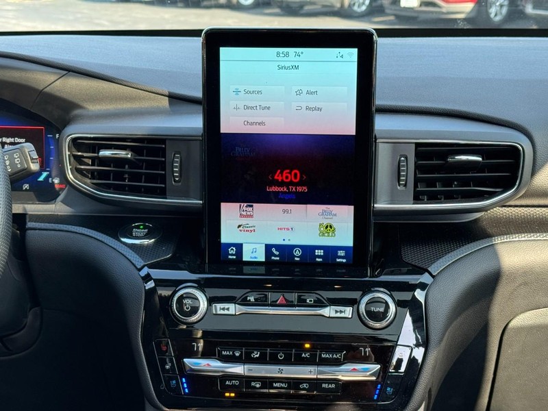 Ford Explorer Vehicle Full-screen Gallery Image 13