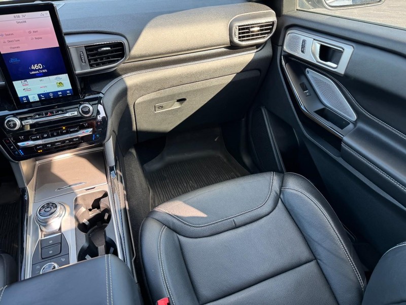 Ford Explorer Vehicle Full-screen Gallery Image 15