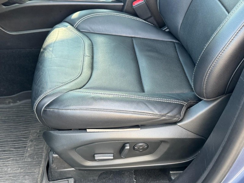 Ford Explorer Vehicle Full-screen Gallery Image 24