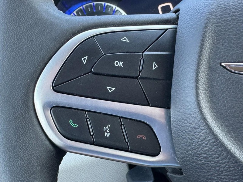 Chrysler Pacifica Vehicle Full-screen Gallery Image 18