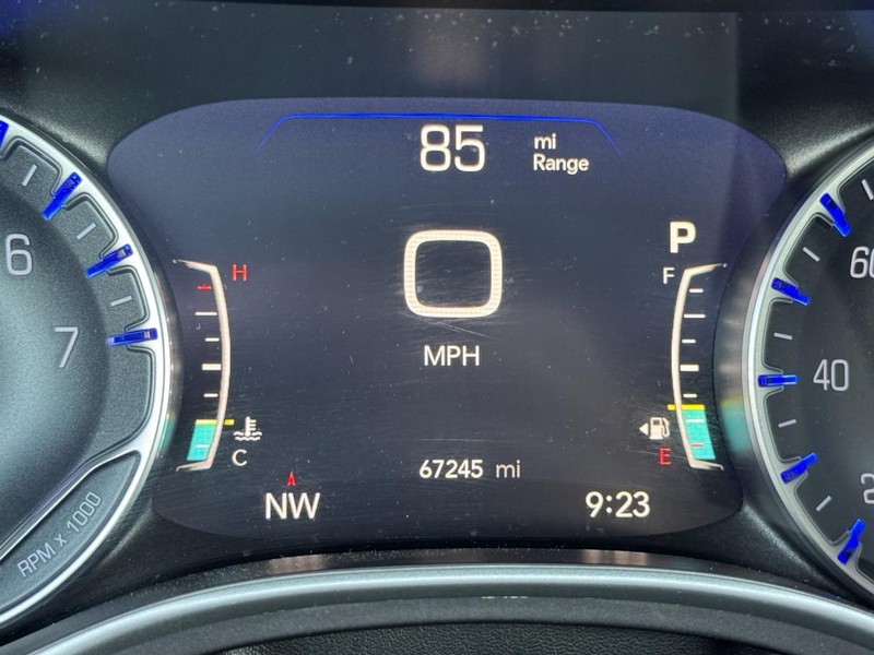 Chrysler Pacifica Vehicle Full-screen Gallery Image 20