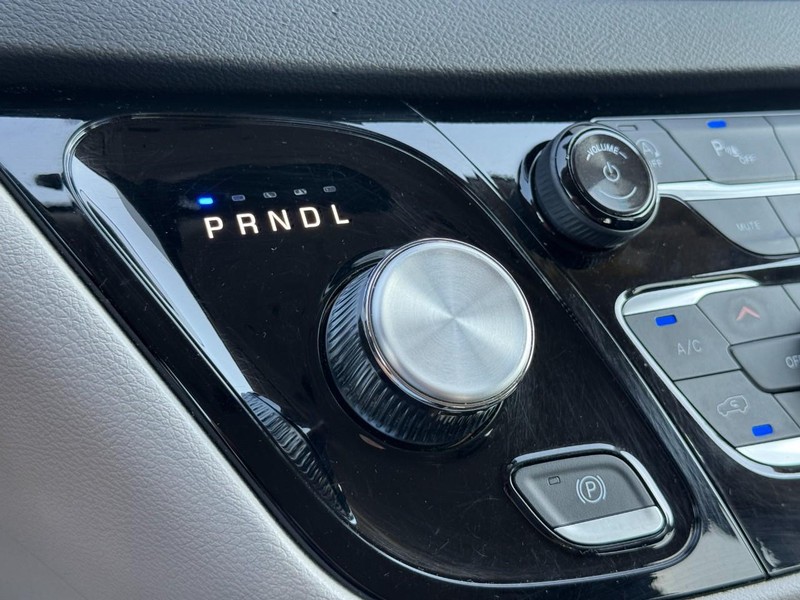 Chrysler Pacifica Vehicle Full-screen Gallery Image 22