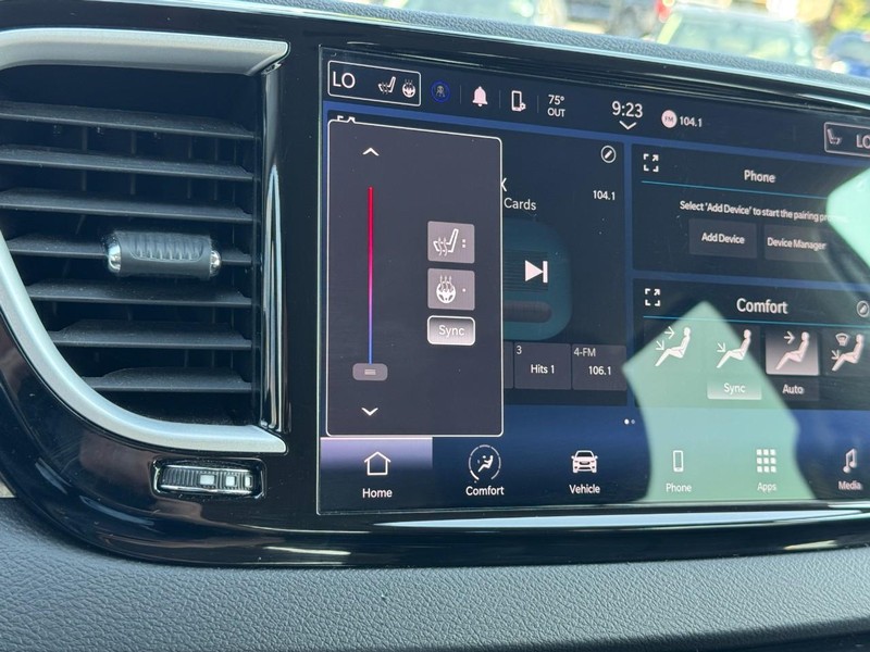 Chrysler Pacifica Vehicle Full-screen Gallery Image 23