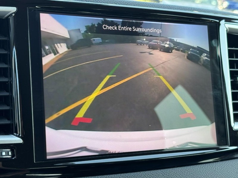 Chrysler Pacifica Vehicle Full-screen Gallery Image 24