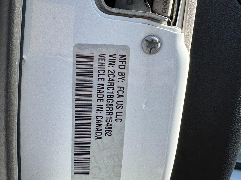 Chrysler Pacifica Vehicle Full-screen Gallery Image 27
