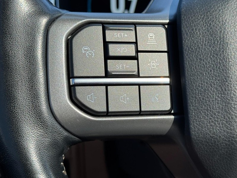 Ford F-150 Vehicle Full-screen Gallery Image 17