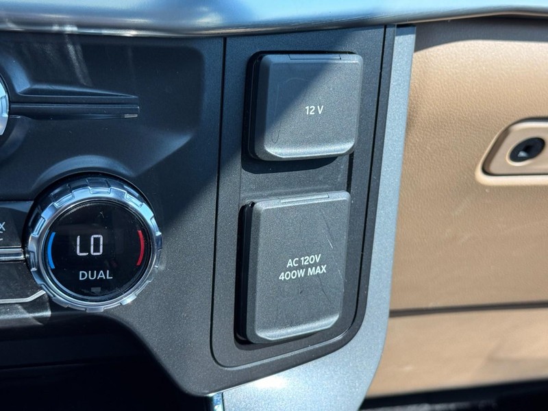 Ford F-150 Vehicle Full-screen Gallery Image 21