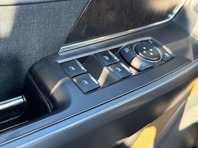 Ford F-150 Vehicle Full-screen Gallery Image 24