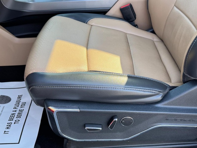 Ford F-150 Vehicle Full-screen Gallery Image 25