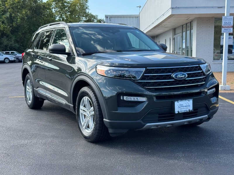 Ford Explorer Vehicle Full-screen Gallery Image 02