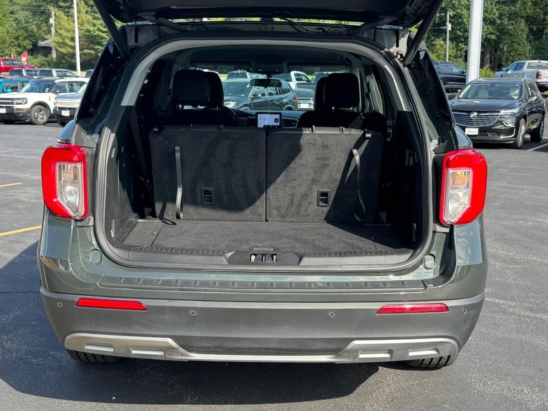 Ford Explorer Vehicle Full-screen Gallery Image 05