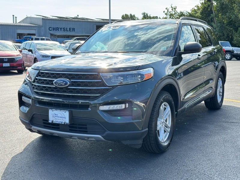 Ford Explorer Vehicle Full-screen Gallery Image 08