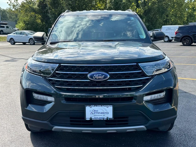 Ford Explorer Vehicle Full-screen Gallery Image 09