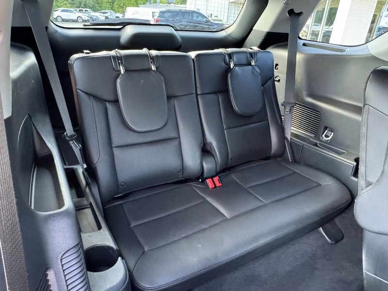 Ford Explorer Vehicle Full-screen Gallery Image 11