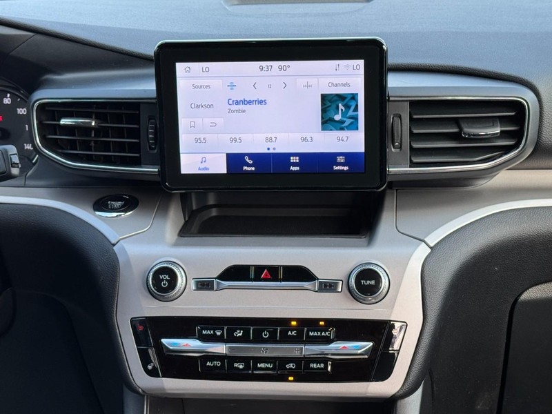 Ford Explorer Vehicle Full-screen Gallery Image 14