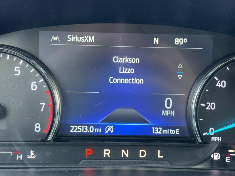 Ford Explorer Vehicle Full-screen Gallery Image 19