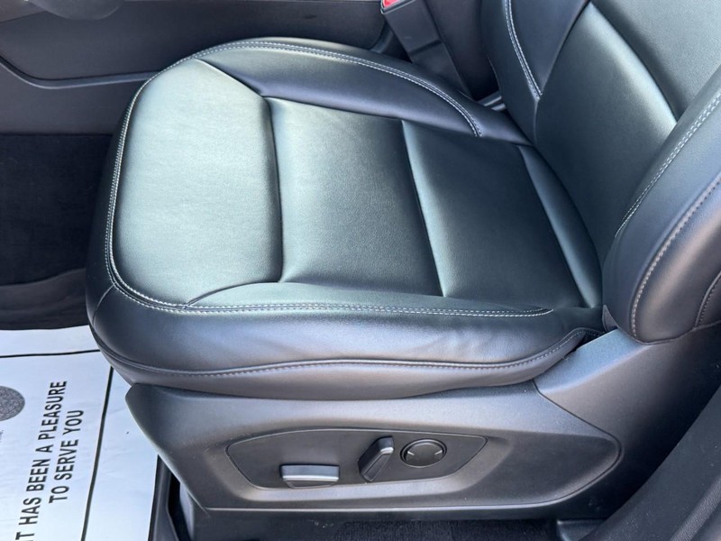 Ford Explorer Vehicle Full-screen Gallery Image 23