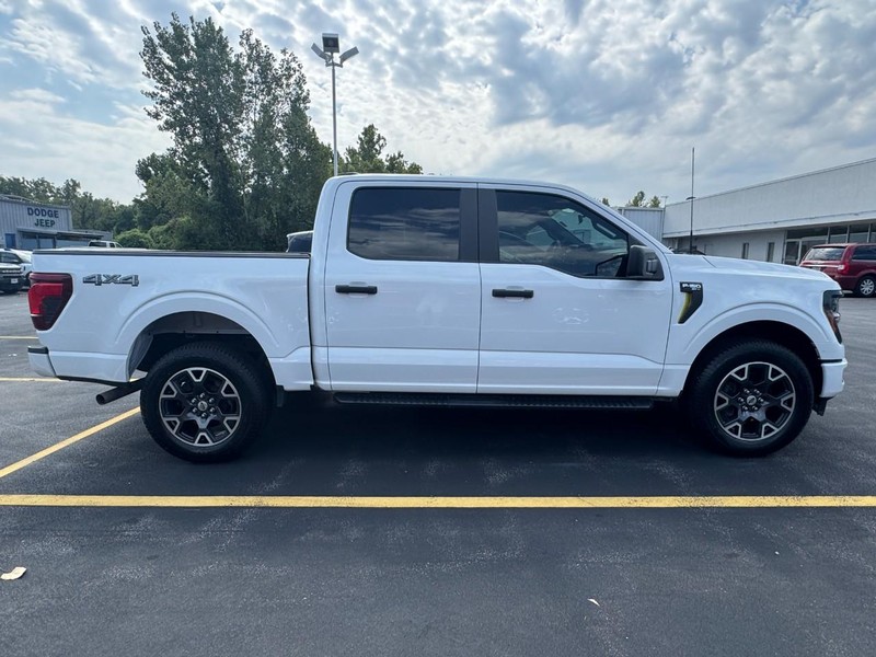 Ford F-150 Vehicle Full-screen Gallery Image 01