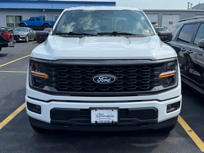 Ford F-150 Vehicle Full-screen Gallery Image 09