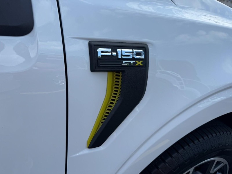 Ford F-150 Vehicle Full-screen Gallery Image 10