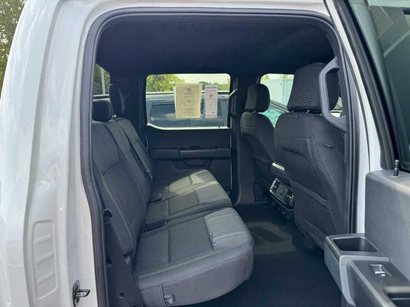 Ford F-150 Vehicle Full-screen Gallery Image 11