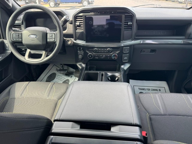 Ford F-150 Vehicle Full-screen Gallery Image 12