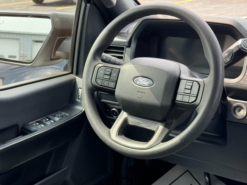 Ford F-150 Vehicle Full-screen Gallery Image 13