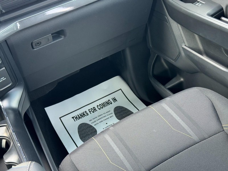 Ford F-150 Vehicle Full-screen Gallery Image 16