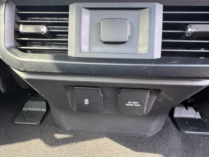 Ford F-150 Vehicle Full-screen Gallery Image 17