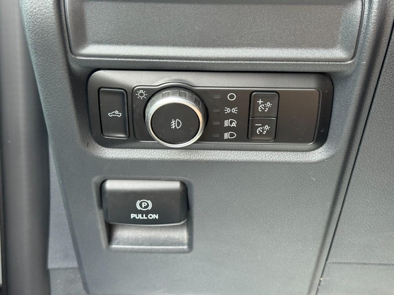 Ford F-150 Vehicle Full-screen Gallery Image 18