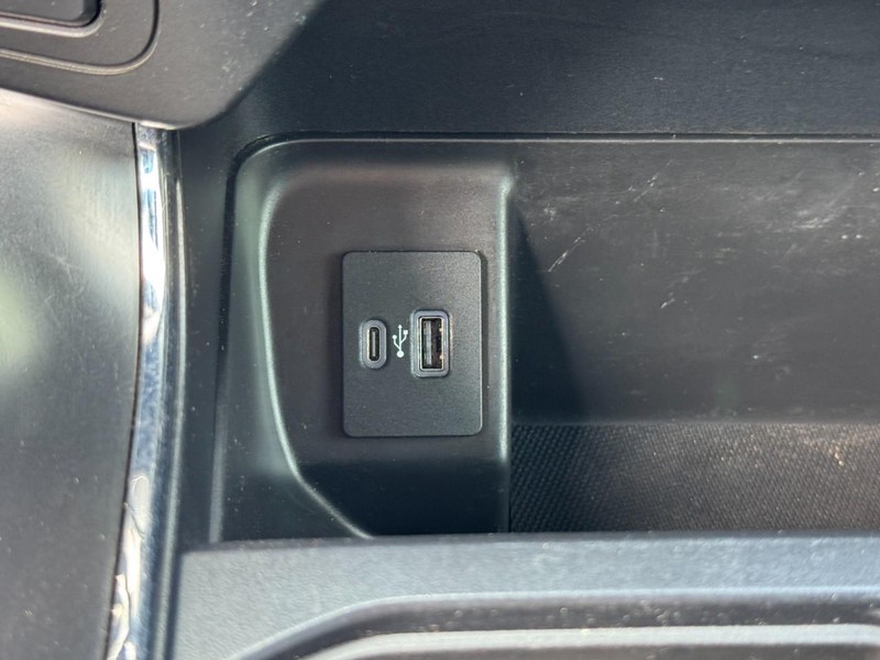 Ford F-150 Vehicle Full-screen Gallery Image 21